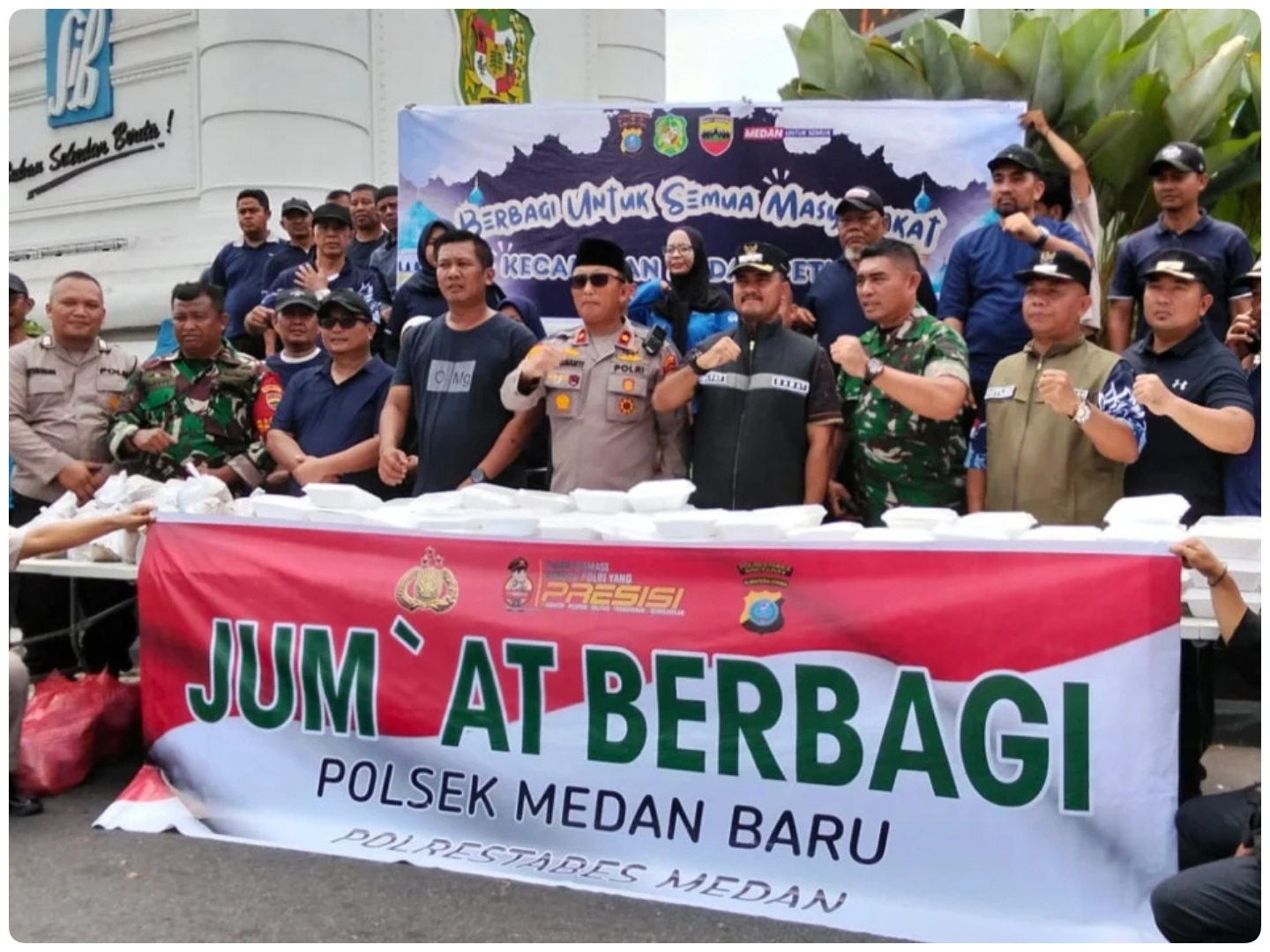 Forkopimcam Medan Petisah Berbagi Jumat Berkah 300 Makanan